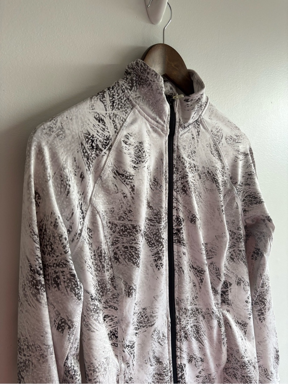 Joe Fresh Active Full Zip Athletic Jacket Gray White Abstract Print Medium - Picture 3 of 9